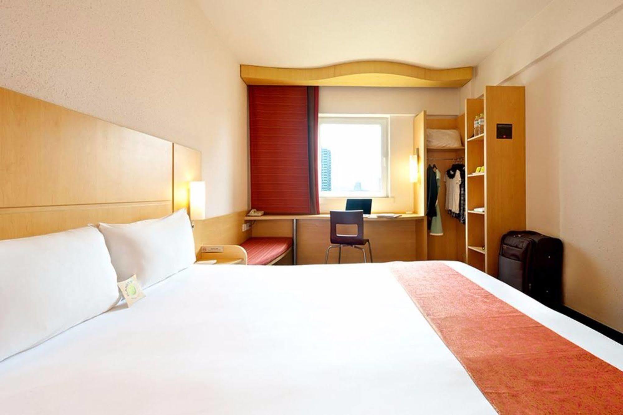 Ibis Anshan Shengli Square Exterior photo