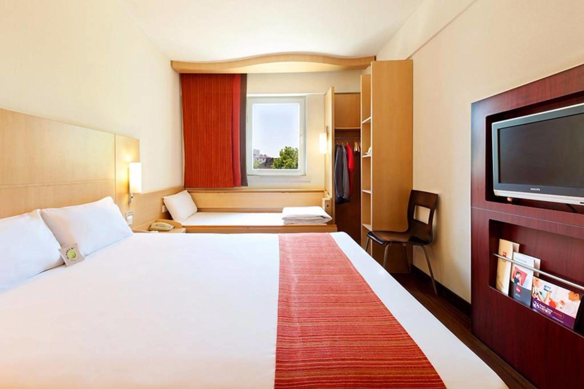 Ibis Anshan Shengli Square Exterior photo