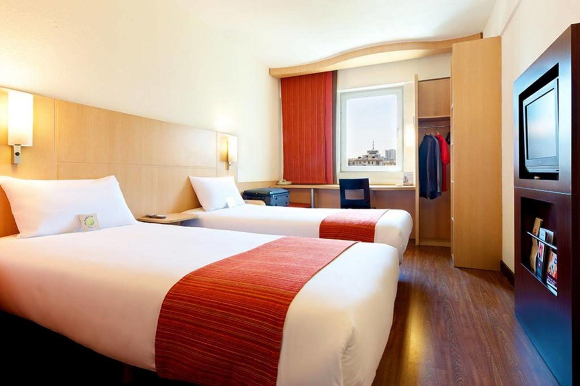 Ibis Anshan Shengli Square Exterior photo