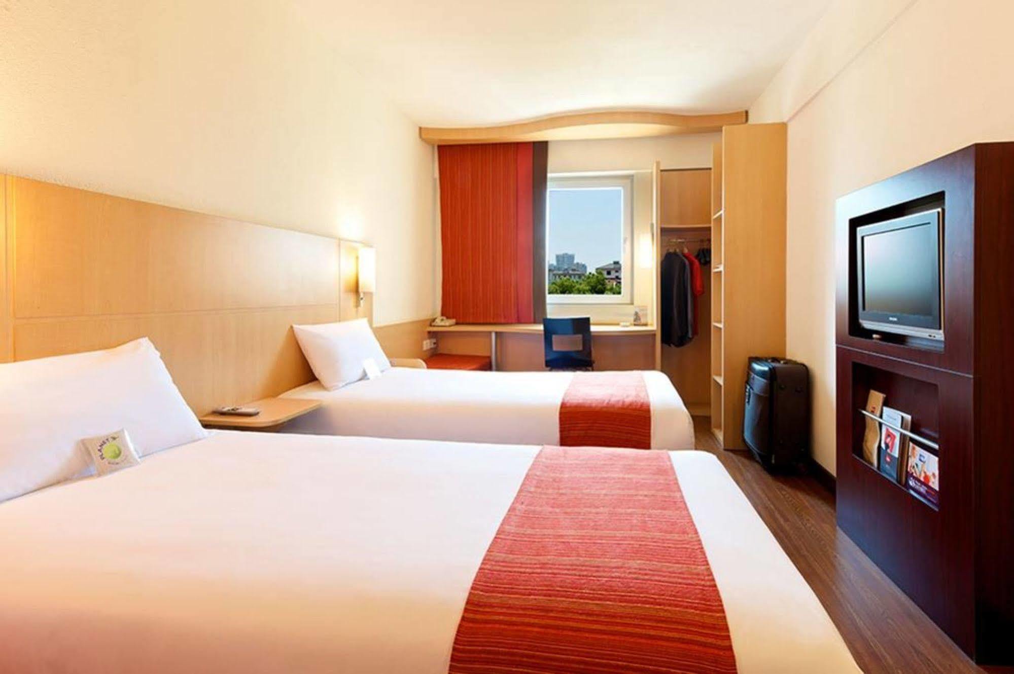 Ibis Anshan Shengli Square Exterior photo